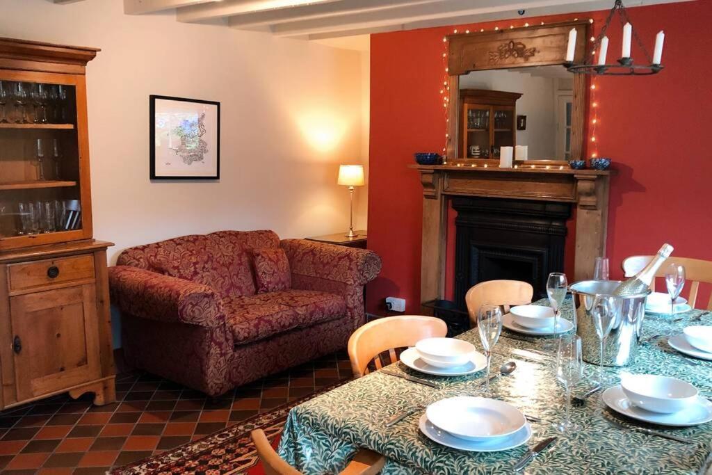 Stunning & Spacious House In Central Tenby Exterior photo
