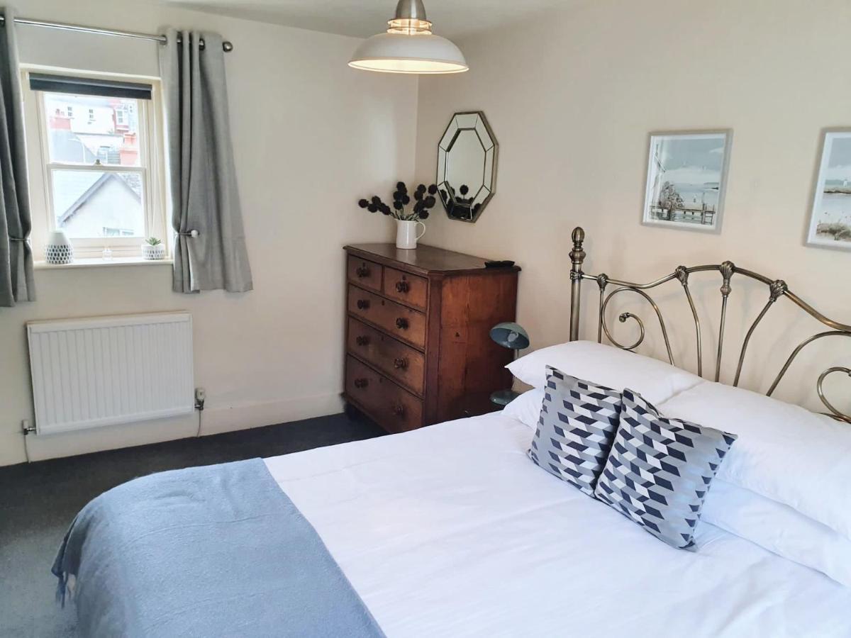 Stunning & Spacious House In Central Tenby Exterior photo